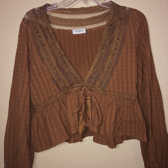 Tops - trendy blouse!